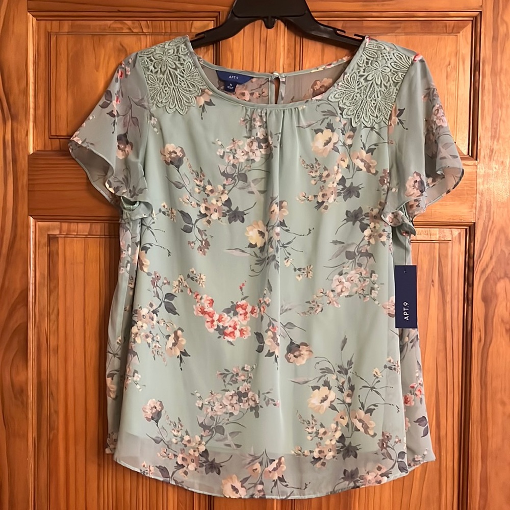 Brand New with tags Women's Apt. 9 blouse